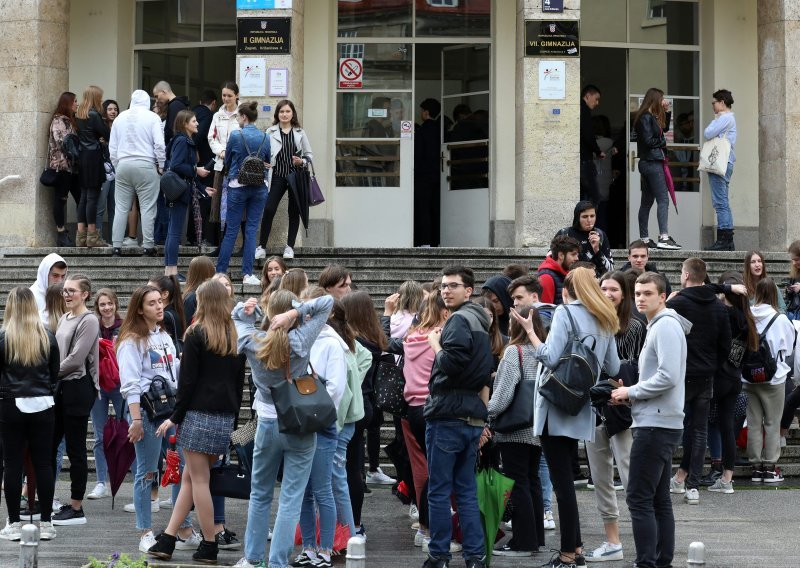 Preko 32 tisuće učenika izašle na maturu: Danas se polaže hrvatski na A razini