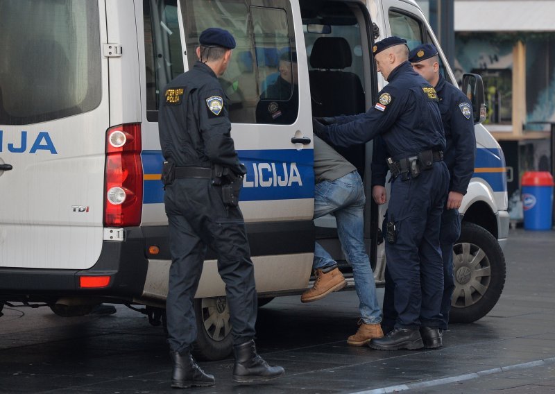 Priveli četvero ljudi u Zagrebu zbog sramotnog transparenta na Kustošiji