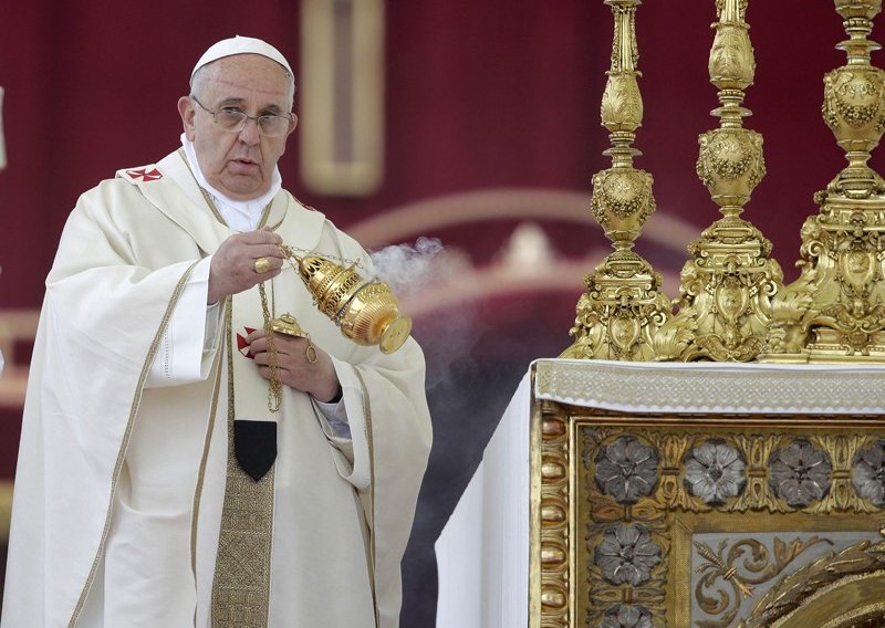 Papa smijenio paragvajskog biskupa