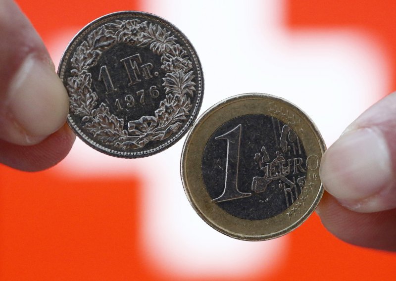 HNB: Tečaj franka i dalje pada