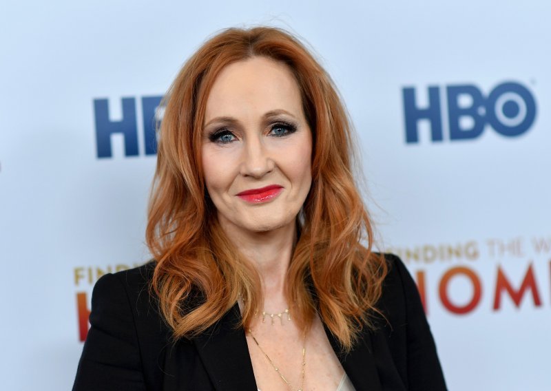 Aktivisti traže bojkot, J. K. Rowling im poručuje: Otvaram šampanjac