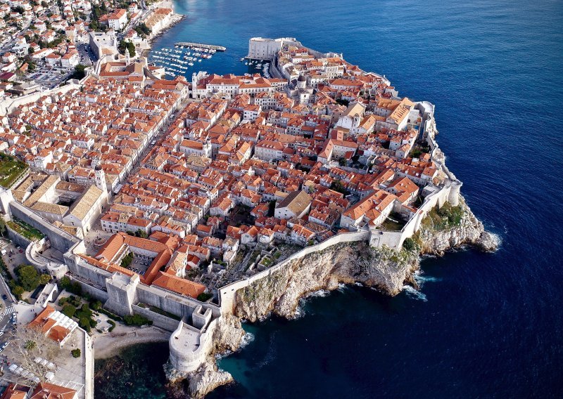 Kartoline iz Dubrovnika pričaju priče o Gradu, njegovim ljepotama i njegovoj povijesti