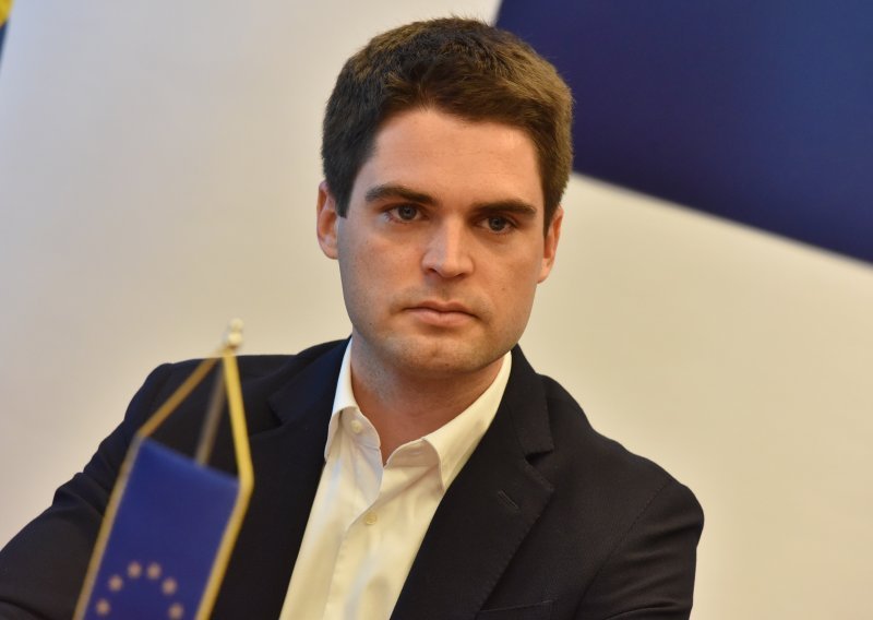 Ressler odgovorio na optužbe platforme Možemo!: Snažno sam bio protiv podrške mladeži europskih pučana Vučiću