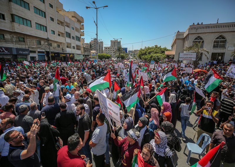 Deseci tisuća Palestinaca u Gazi prosvjeduju protiv aneksije