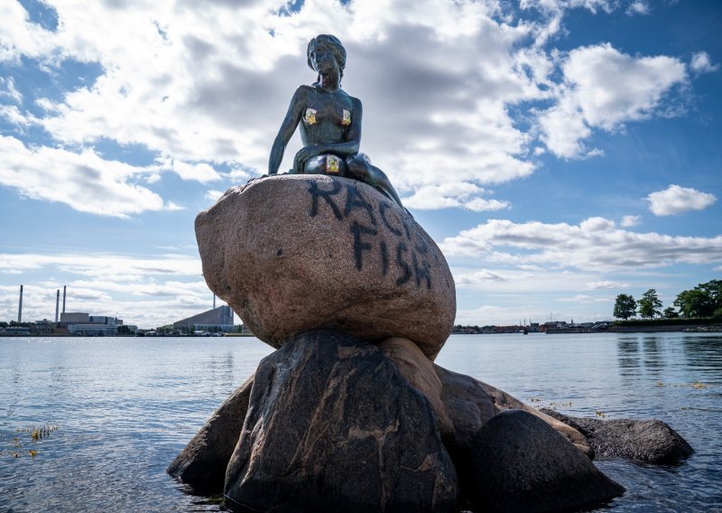 Na valu proturasističkih prosvjeda vandalizirana najpoznatija danska turistička atrakcija
