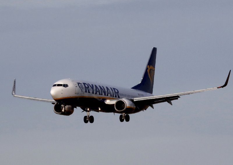 Pisanom porukom uputio prijetnju bombom na letu Ryanaira za Oslo; putnici evakuirani, Britanac uhićen
