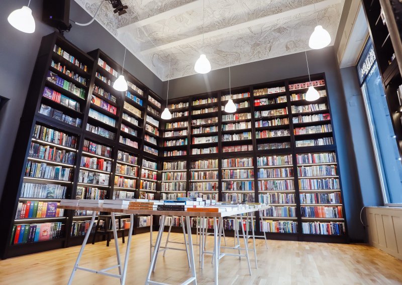 [FOTO] 'Dnevni boravak za sve ljubitelje knjige': Knjižara Fraktura otvorila svoja vrata