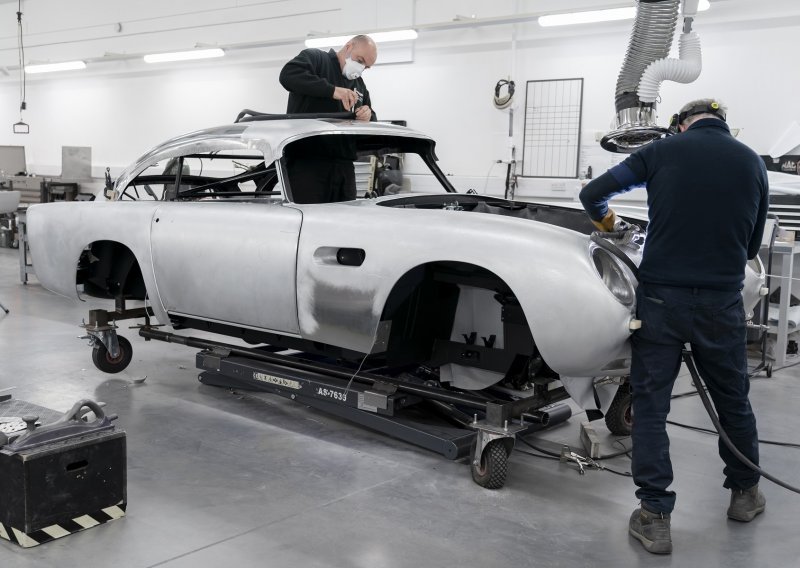 Aston Martin ponovno proizvodi legendarni DB5; najpoznatiji Bondov automobil za 25 sretnika