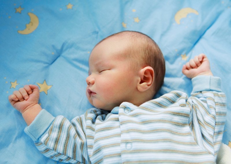 [VIDEO] Koliko sati sna je potrebno bebama i zašto se ne treba zabrinjavati ako se često bude po noći