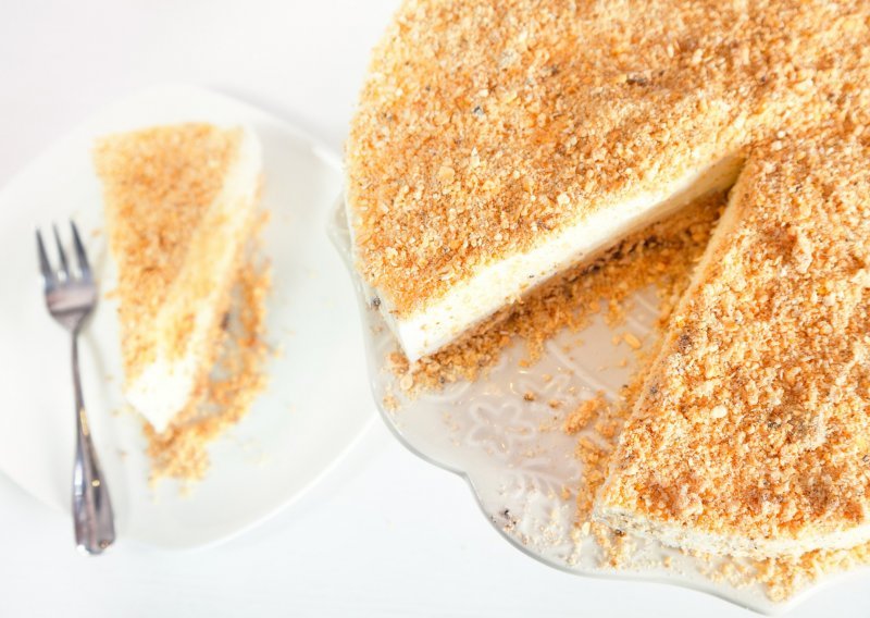 Za vruće dane kad se zaželite nečeg slatkog predlažemo vam ovu osvježavajuću tortu gotovu za 10 minuta
