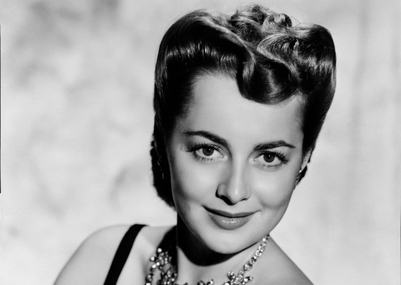 Sa svoje 104 godine danas je jedina živuća glumica zlatnog doba Hollywooda, koja je svojim stavovima, ali i svađama, postavila neka nova pravila