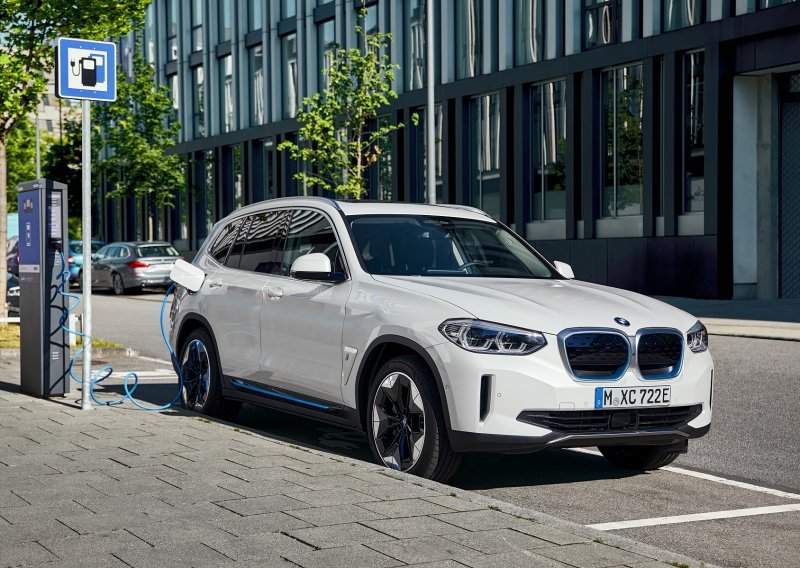 Predstavljen novi BMW iX3: potpuno električni SUV s dometom od čak 460 kilometara