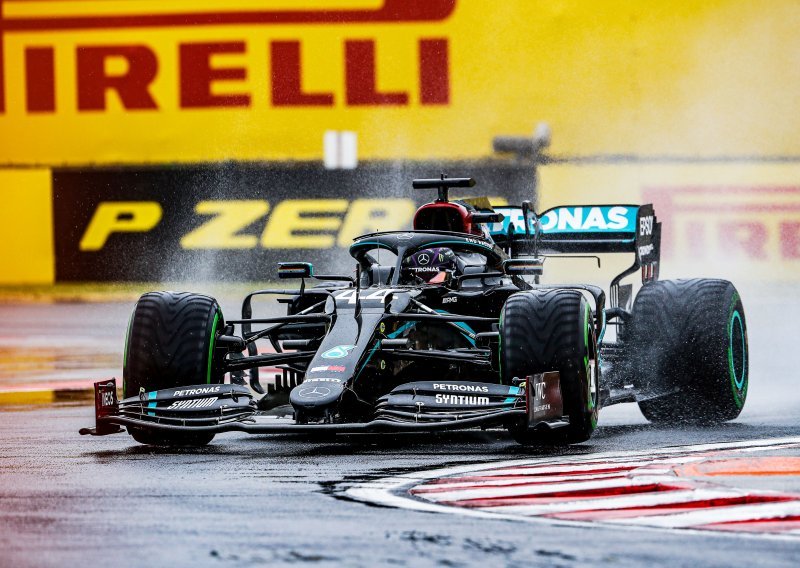 Lewis Hamilton stigao do 90. 'pole positiona'; čak četiri Mercedesova motora ispred dva Ferrarija