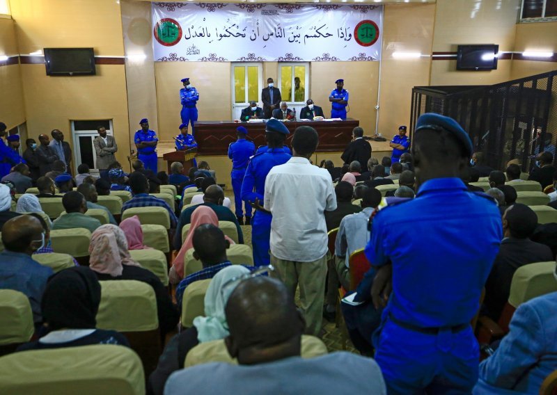 U Sudanu počelo suđenje Baširu za vojni udar 1989.