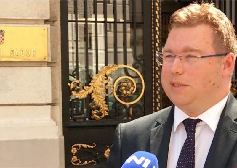 Pavić o peglanju kartice na račun države: Htio sam poklonima za ministre EU-a dati osobni touch