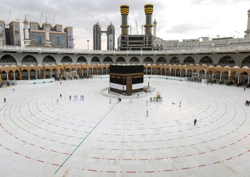 Muslimani hrle u Meku na prvi hadž nakon pandemije, očekuje se oko milijun hodočasnika
