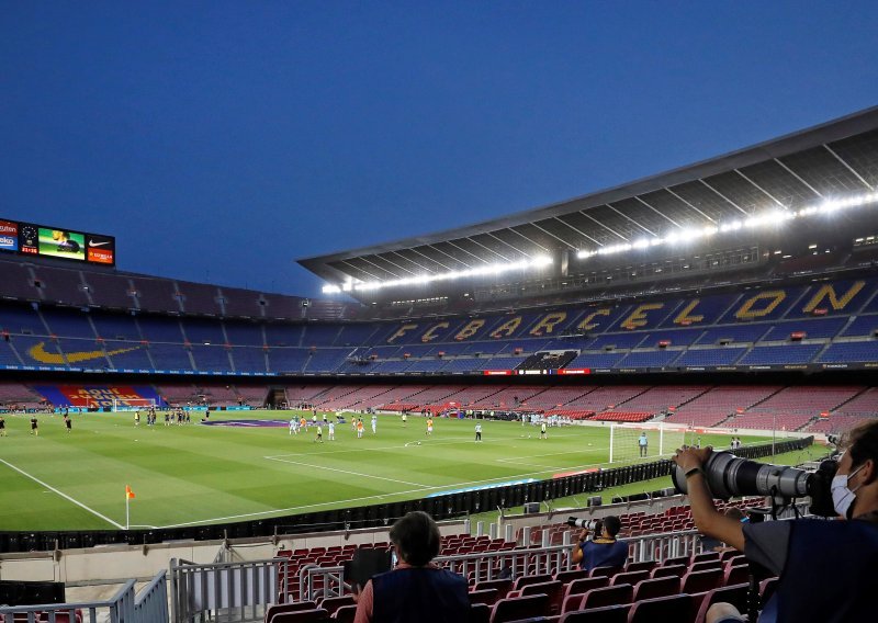 Kakav bi to bio šok za Barcelonu; u Uefi ozbiljno razmišljaju da utakmicu s Napolijem maknu s Camp Noua