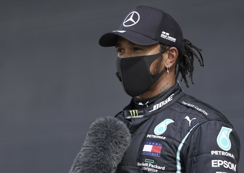 Mercedesi dominiraju prvenstvom Formule 1; Hamiltonu 'pole position', a najbliži prvaku momčadski kolega Bottas