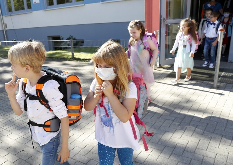Dio djece u Njemačkoj vraća se u školske klupe u jeku pandemije koronavirusa po novim pravilima