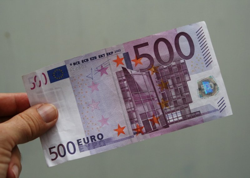 Pojavile se lažne novčanice od 500 eura i 100 dolara