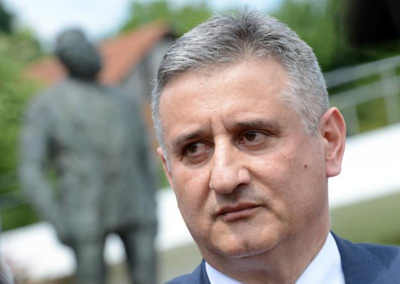 Karamarko otkrio spomenik Tuđmanu, vikalo se 'Ustani Franjo'