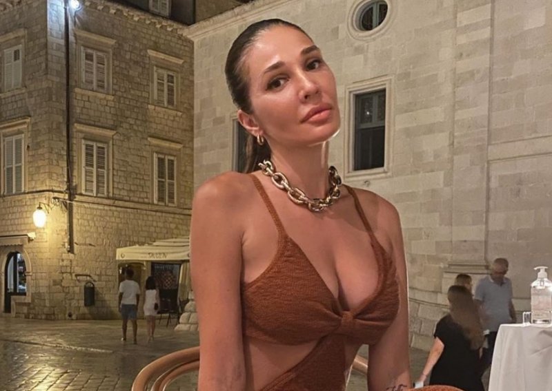 Nakon Istanbula Tatjana Dragović uputila se u luksuzno ljetovalište na jugu Turske, odakle oduševljava fotografijama u bikiniju
