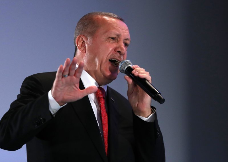 Erdogan Merkel: Sporni brod nije gotov sa svojim istraživanjem istočnog Mediterana