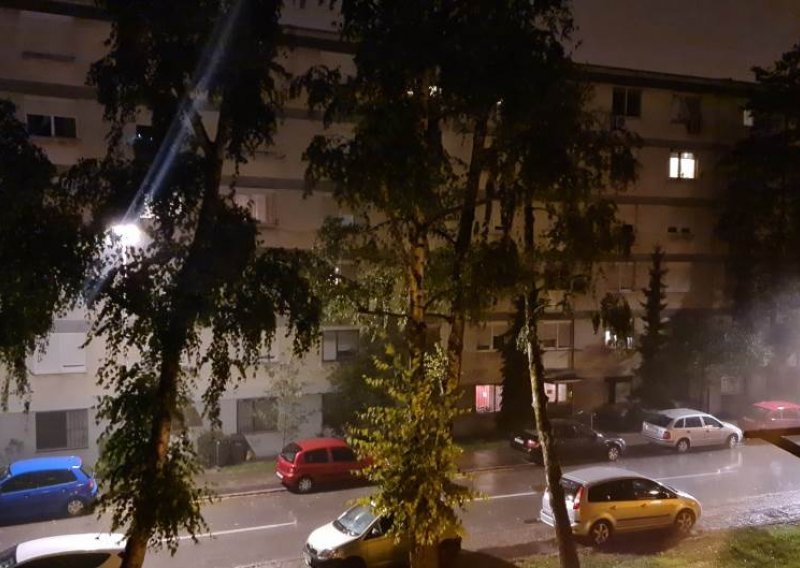 [VIDEO] Zagreb i okolicu pogodilo nevrijeme uz jak vjetar i kišu