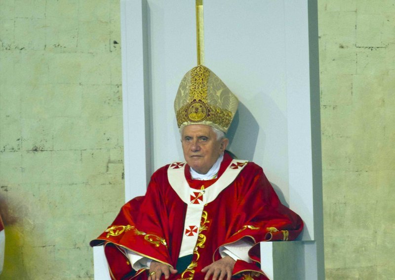 Papa posvetio Sagradu Familiju u Barceloni