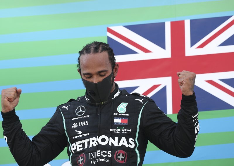 [FOTO/VIDEO] Već dugo nitko nije stigao do pobjede ovako dominantno kao Lewis Hamilton u Barceloni