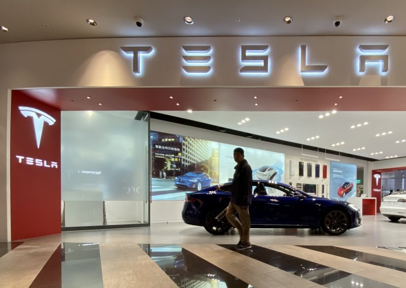 Tesla traži dozvolu za prodaju radarskog sigurnosnog uređaja za automobile za detektiranje pokreta