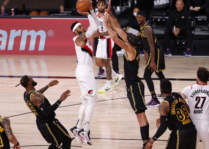 LA Lakersi u čast Kobea Bryanta zaigrali u crnim dresovima i došli na korak do konferencijskog polufinala; Miami 'pomeo' Indianu