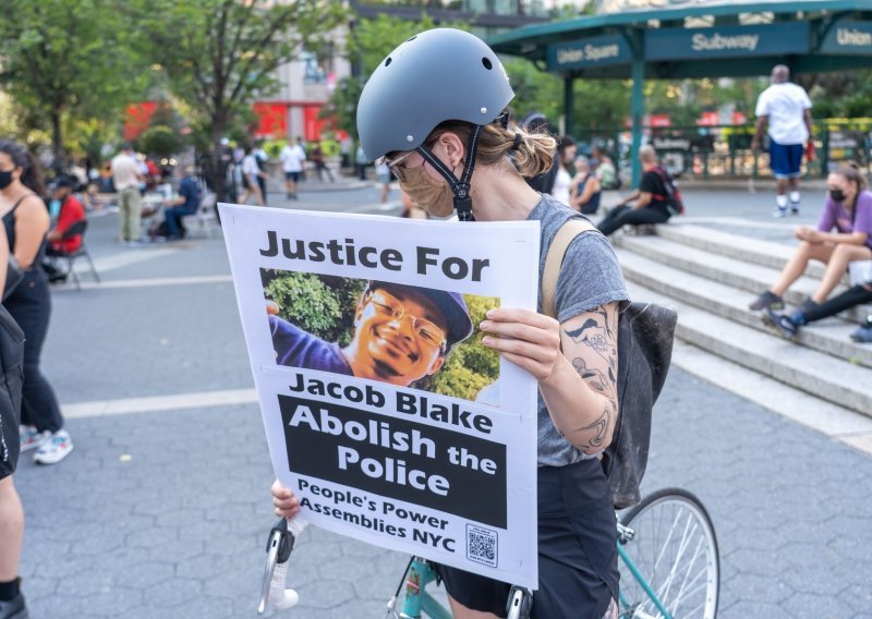 Nastavljeni prosvjedi zbog policijskog nasilja u Wisconsinu, Blake paraliziran