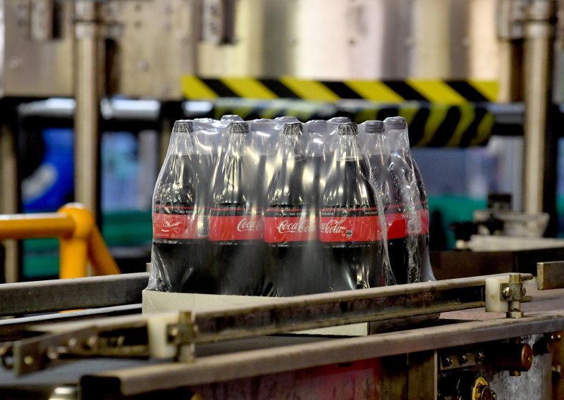 Coca-Cola reorganizira poslovanje, prepolovit će broj zaposlenih