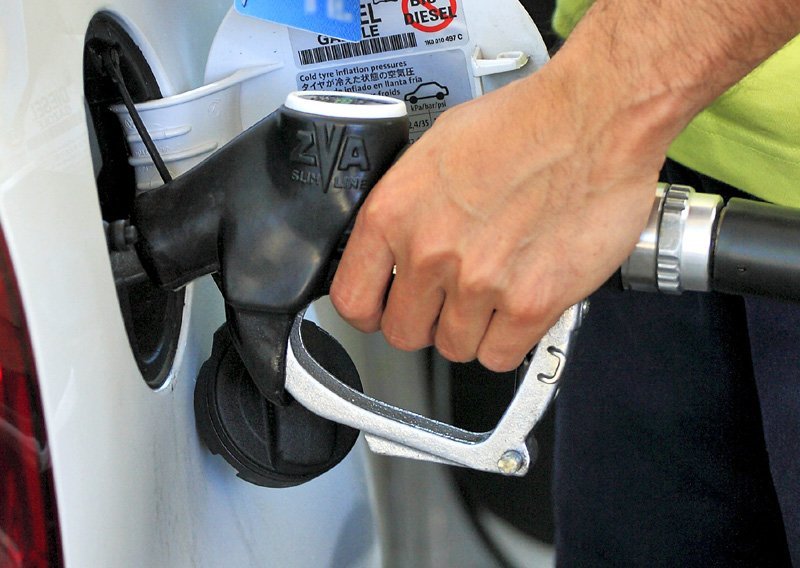 Vlada će najavljivati maksimalne cijene goriva