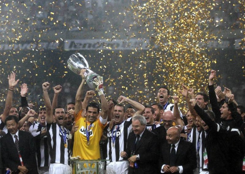 Juventus uzeo trofej, Napoli odbio medalje