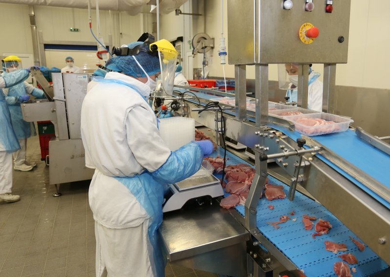 Viškovi mesa iz EU vrlo brzo će završiti na hrvatskom tržištu i srušiti domaće cijene mesa