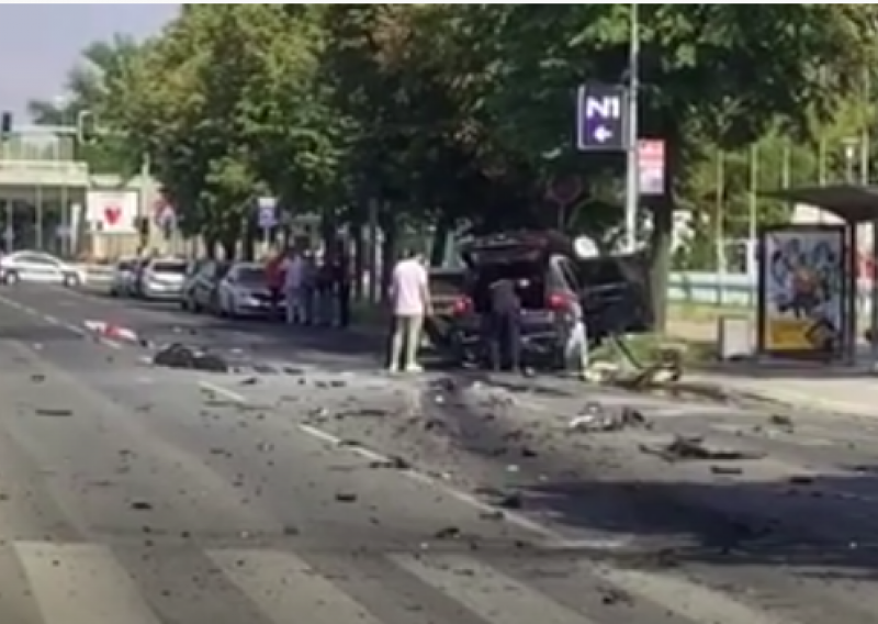U Beogradu usred dana eksplodirao auto pod koji je bio postavljen eksploziv