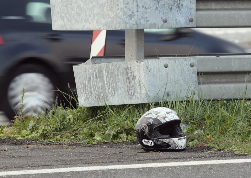 Strava na cesti; motociklist sletio s kolnika i na mjestu preminuo