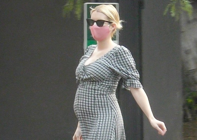 Lijepa trudnica ponosno pokazala trbuščić: Ovu cool kombinaciju bi sigurno odobrila i njena teta Julia Roberts