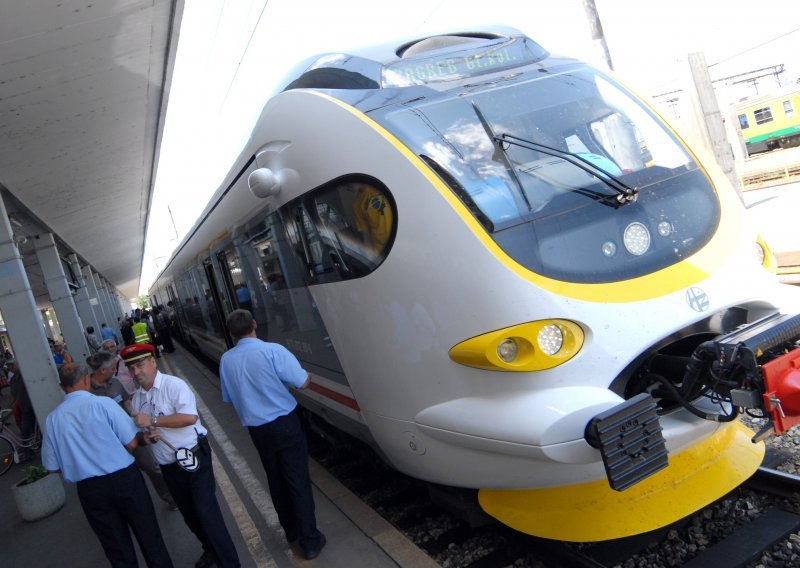 [VIDEO/FOTO] Kupuju se novi vlakovi vrijedni više od milijardu kuna. 'Bitno će se podići udobnost putovanja, svi su visoko komforni'