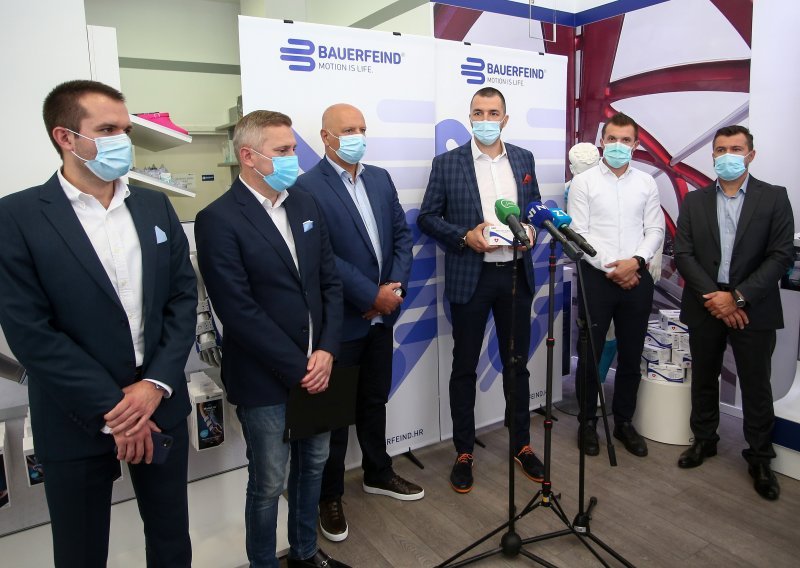 Zagrebačkim bolnicama donirano 35.000 zaštitnih maski