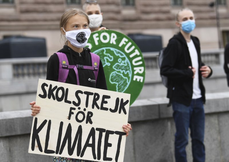 Mladi predvođeni Gretom ponovno prosvjeduju: Klimatska kriza nije nestala zbog Covida-19