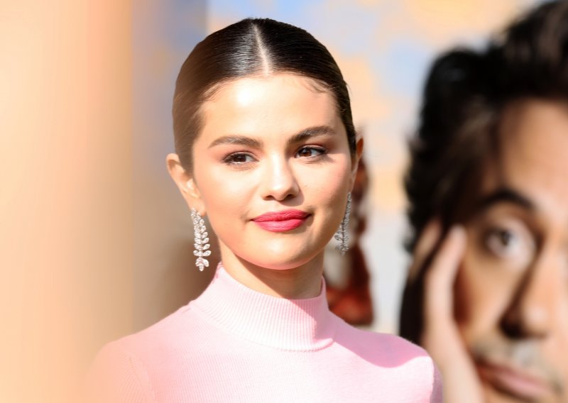 Osjeća se dobro u svojoj koži: Selena Gomez napokon bez srama pokazala ožiljak od transplantacije