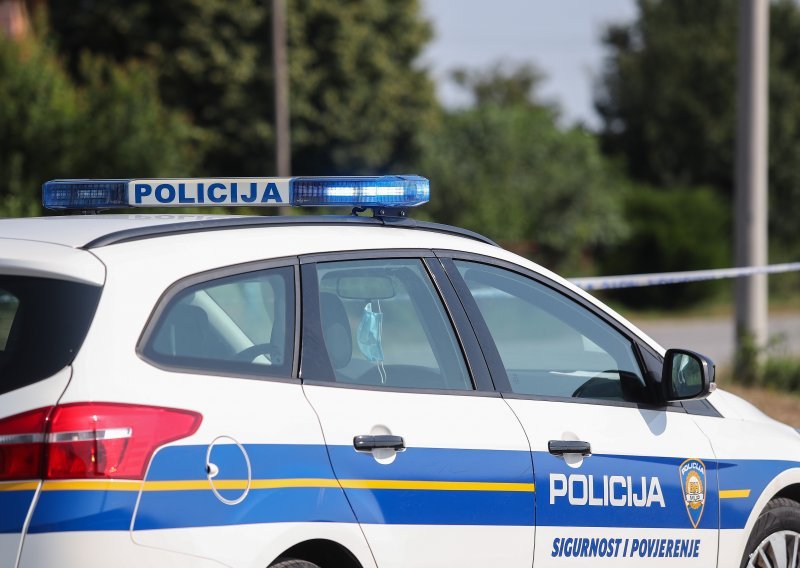 Splitska policija traži očevice nesreće u kojoj je maloljetni vozač motocikla teško ozlijeđen