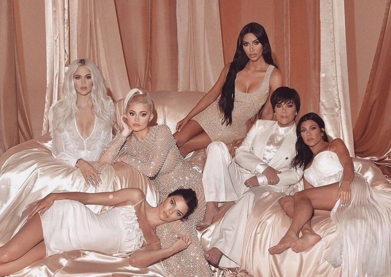 'Obriši to istog trena': Kim Kardashian pošteno razbjesnila Kylie Jenner sa starom fotografijom
