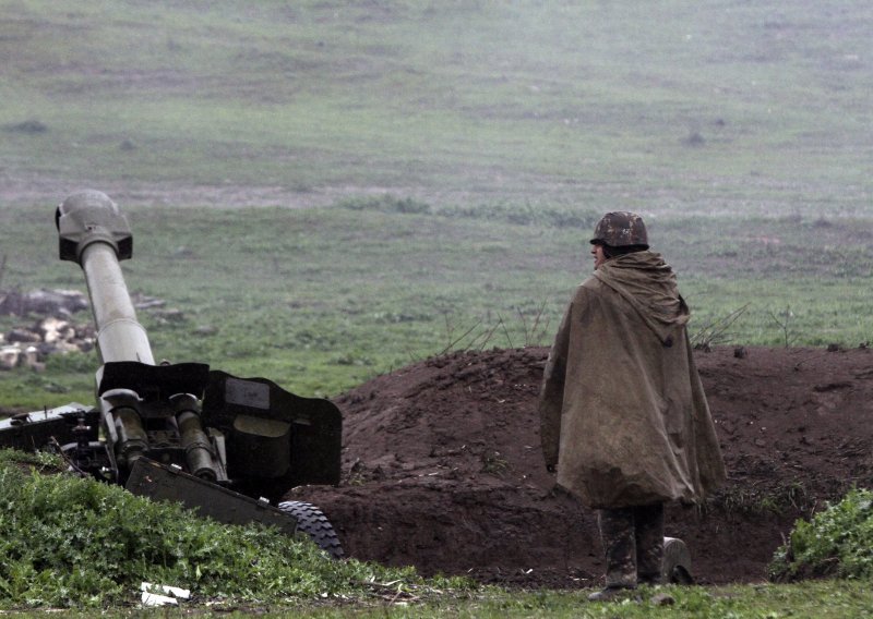 Armenija i Azerbajdžan međusobno se optužuju za napade na civilna područja