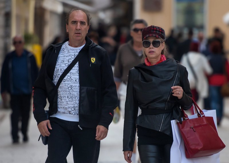 Ležerno odjeven Mladen Grdović i supruga Brankica u koži od glave do pete nisu prošli neprimijećeno na zadarskoj špici
