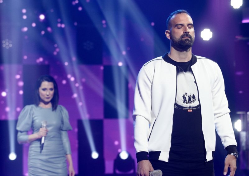 Počela nova sezona 'Zvijezde pjevaju': Žiri u prvoj emisiji očarali komičar Ivan Šarić i Lara Antić Prskalo