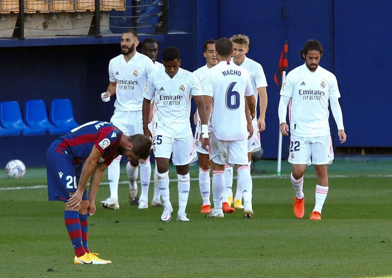 Madridski Real pobjednički prošao neugodno gostovanje i preuzeo vrh prvenstvene tablice